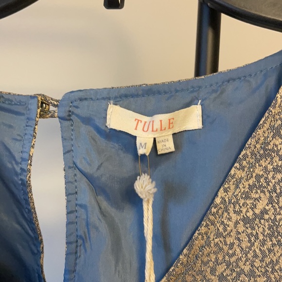 NWT Tulle Gold Peplum Top size medium - Picture 2 of 4
